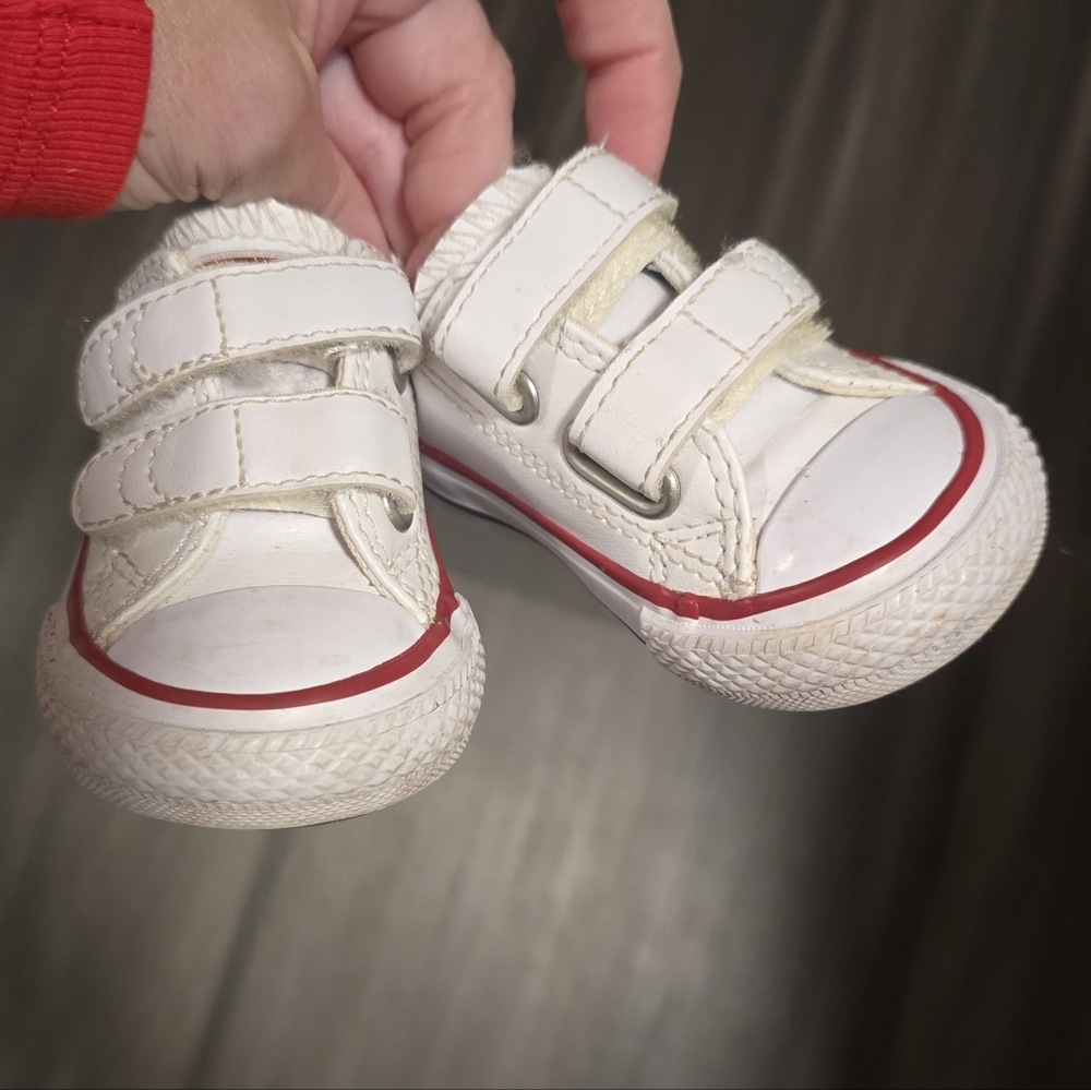 CONVERSE Chuck Taylor All Star Easy-On Shoes, White Faux Leather, Size 2